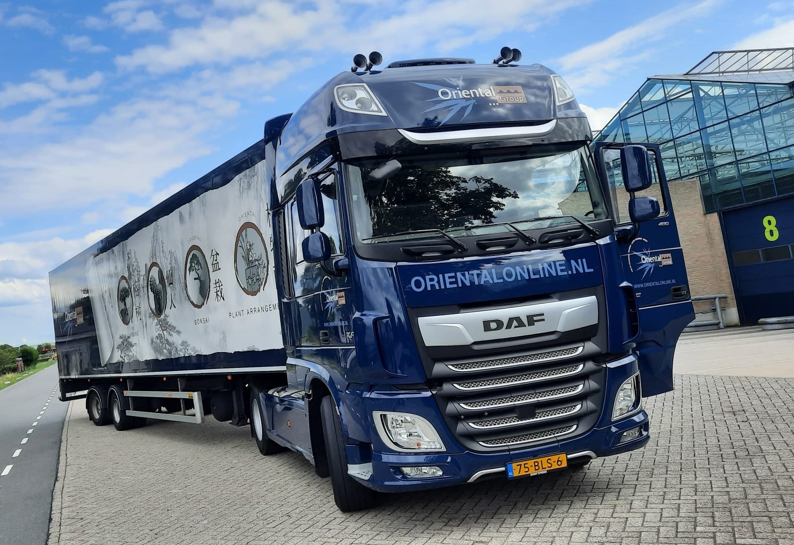 Gloednieuwe vrachtwagen